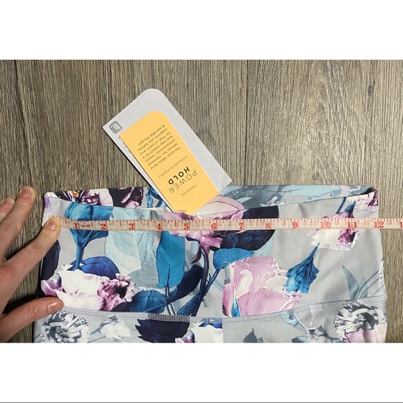 FABLETICS LEGGINGS- NWT - Picture 2 of 6